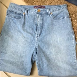 Gloria Vanderbilt denim Capri size 10